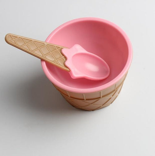 A lovely set of ice cream bowl with a spoon