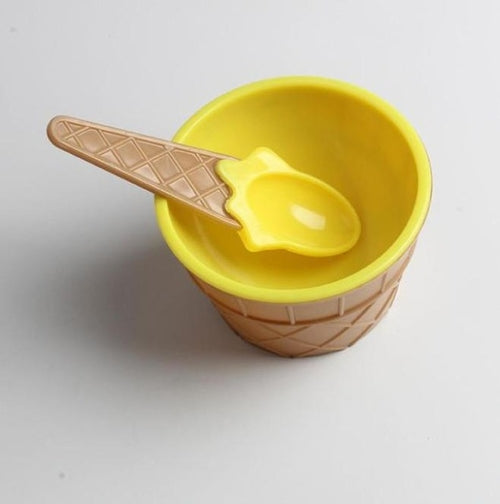 A lovely set of ice cream bowl with a spoon