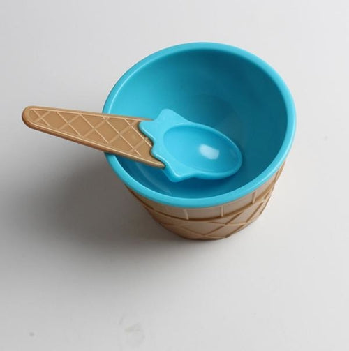 A lovely set of ice cream bowl with a spoon