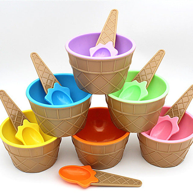 A lovely set of ice cream bowl with a spoon