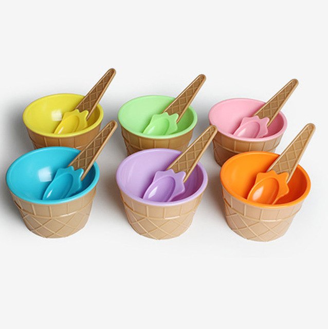 A lovely set of ice cream bowl with a spoon