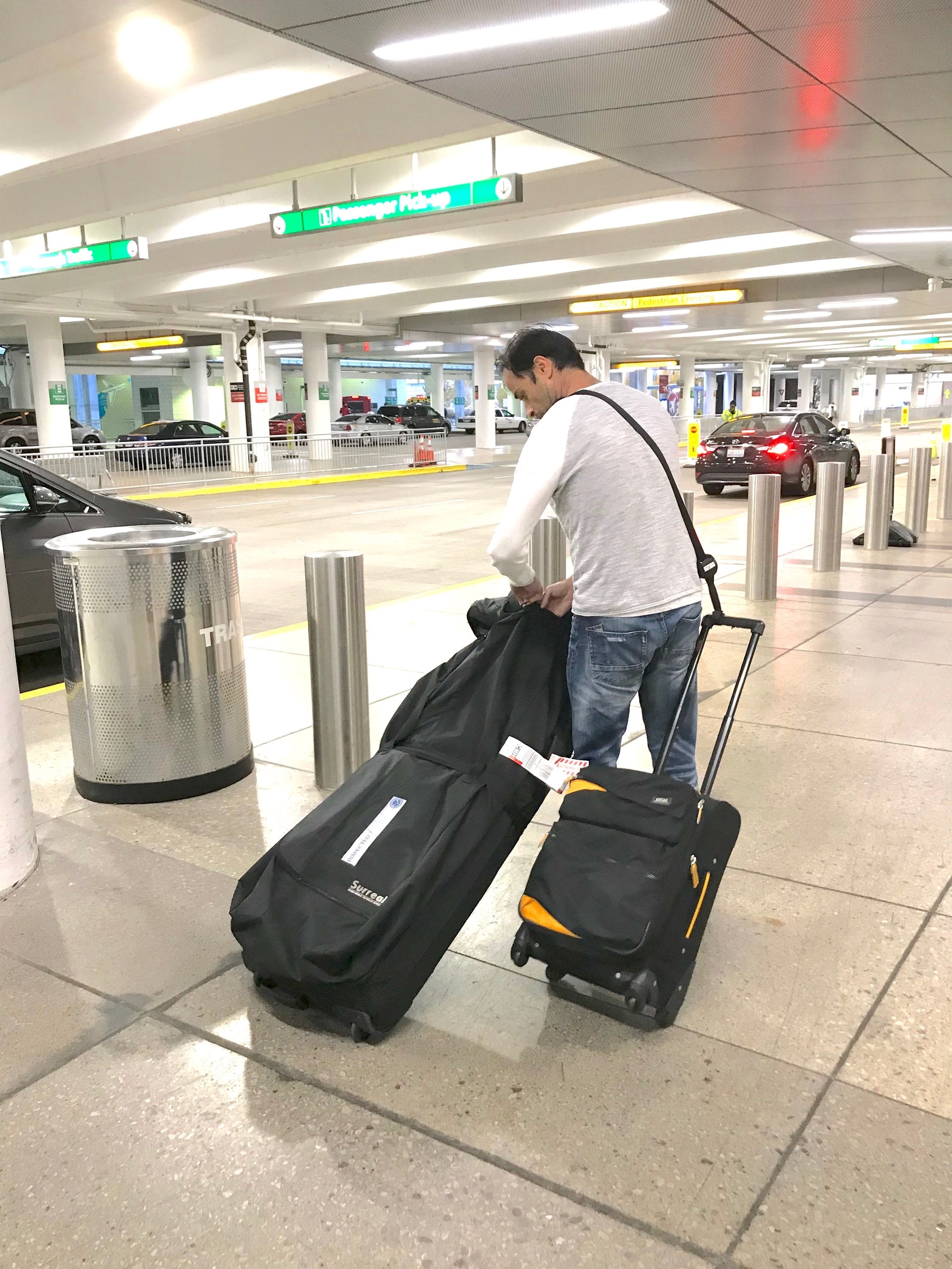 RetraStrap Hands-Free carry-on luggage - Anti theft