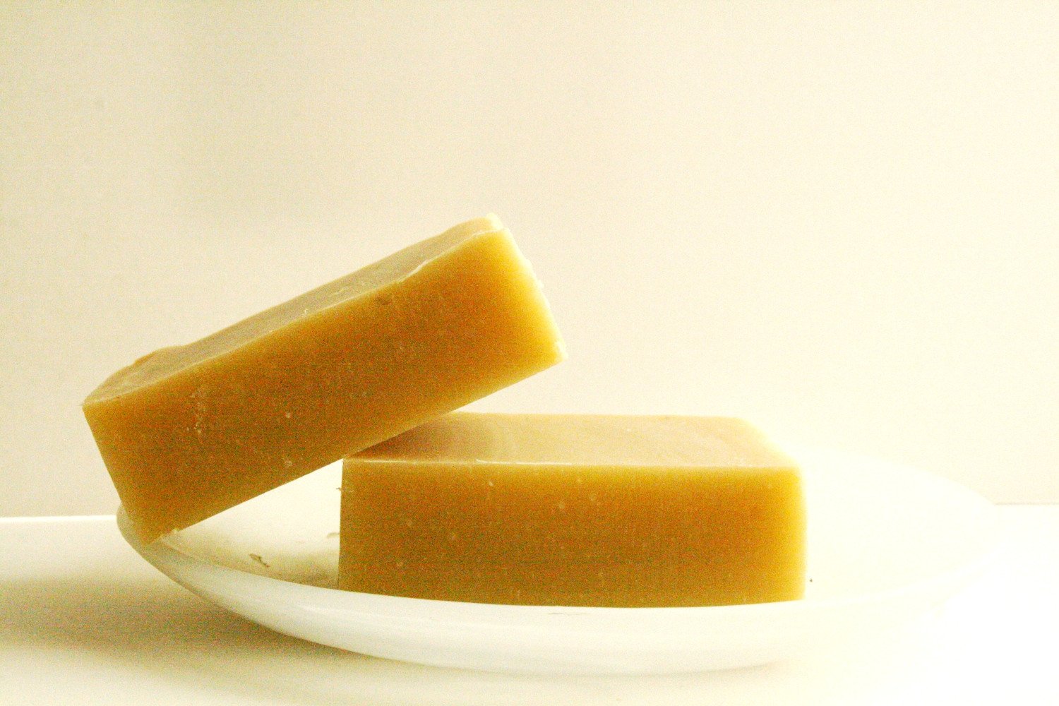 Coconut Silk Conditioning Shampoo Bar | Maroon Oliver