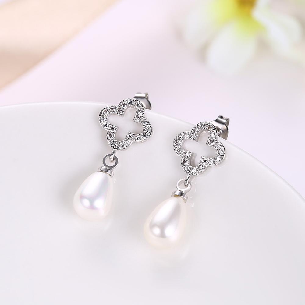 Drop Earring in 18K White Gold Plated