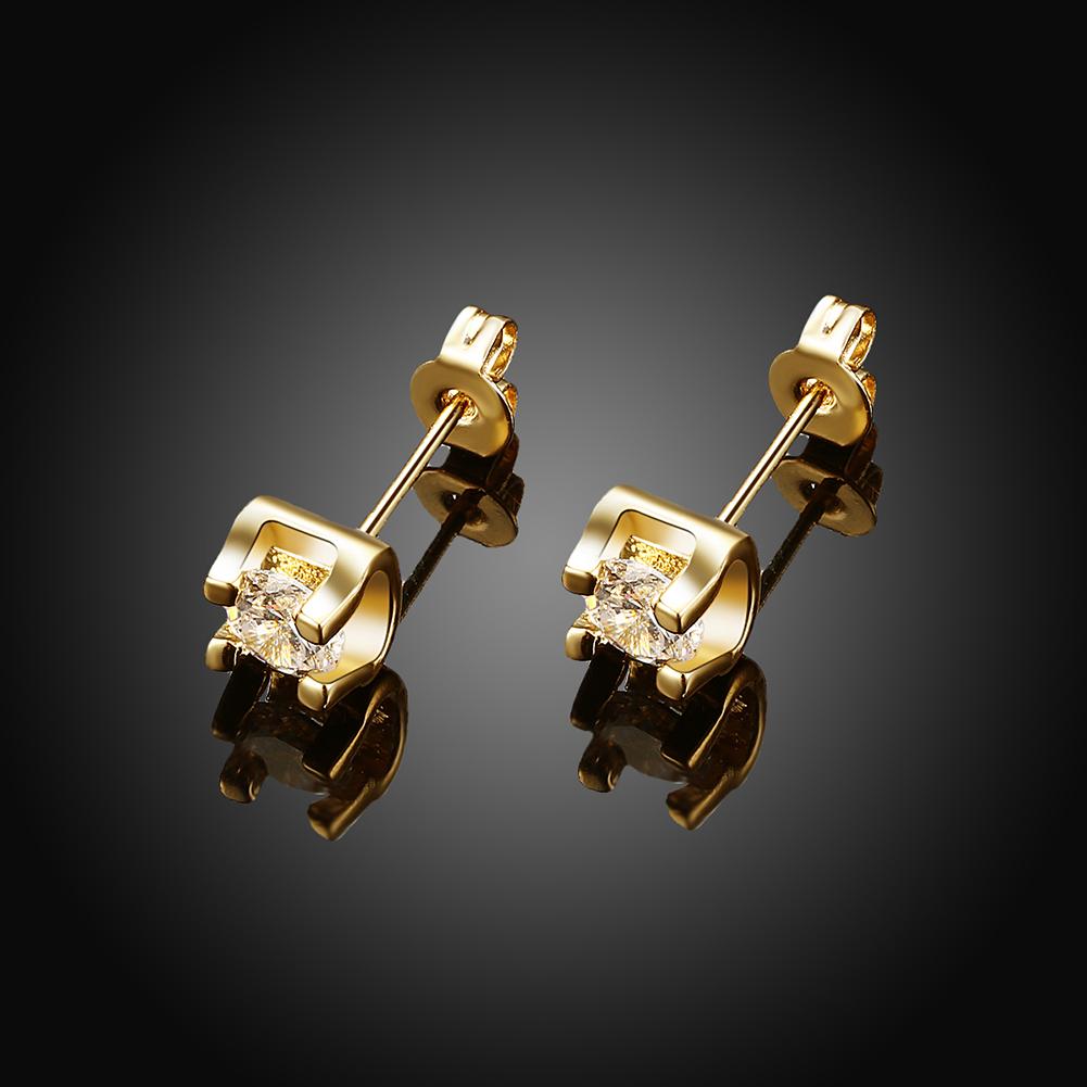 4 Prong Stud Earring in 18K Gold Plated