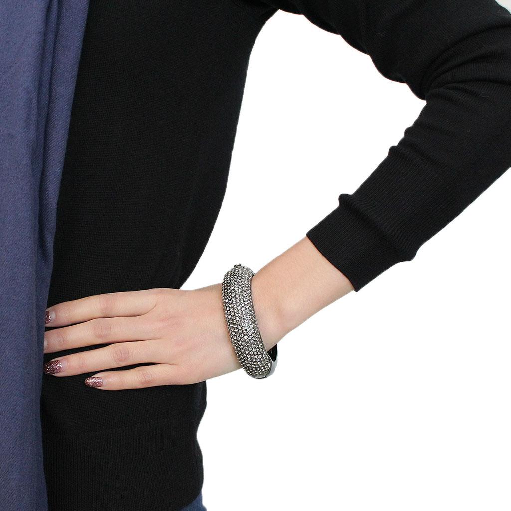 LO4304 - TIN Cobalt Black Brass Bangle with Top Grade Crystal in