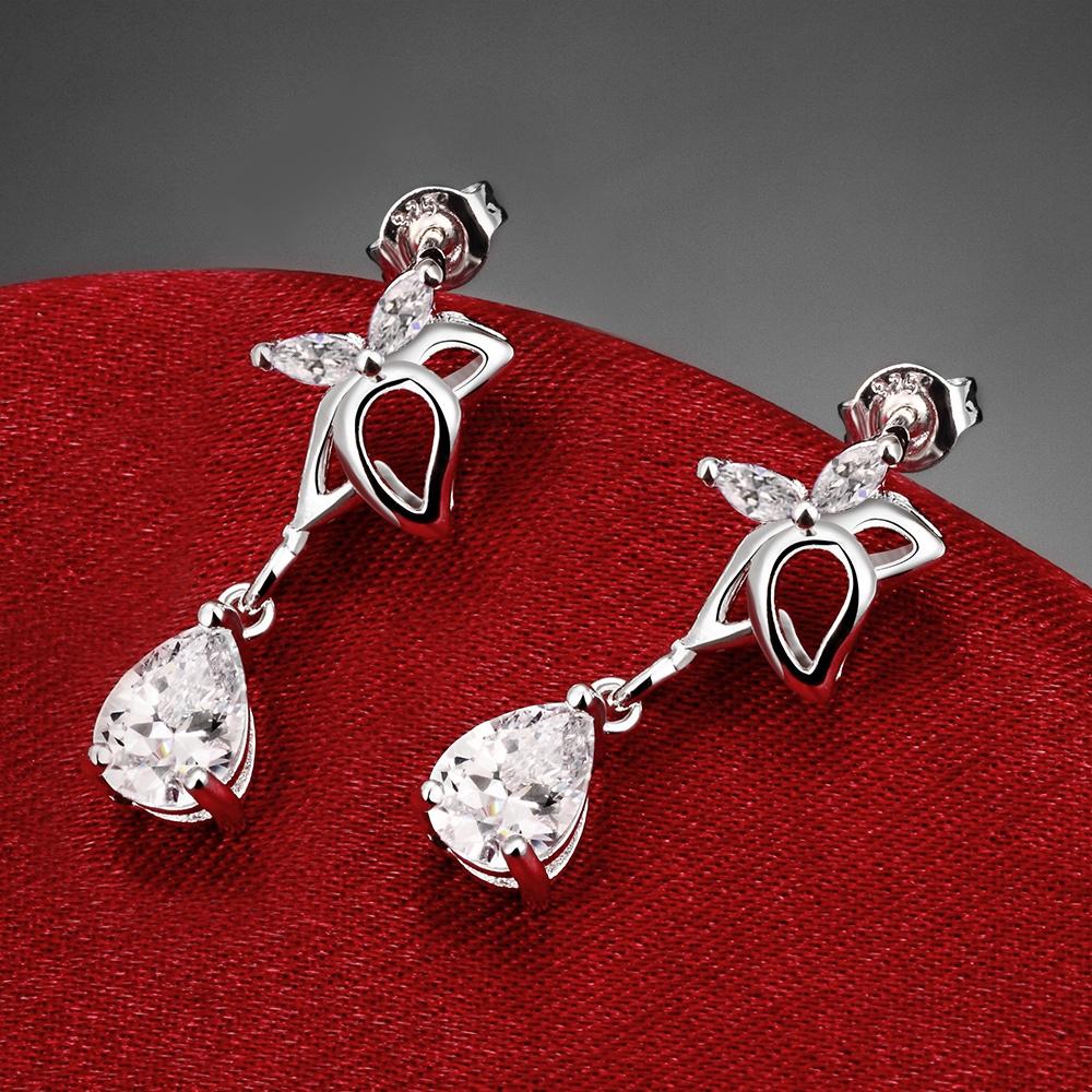 Drop Earring in 18k White Gold Plated with Austrian Crystals