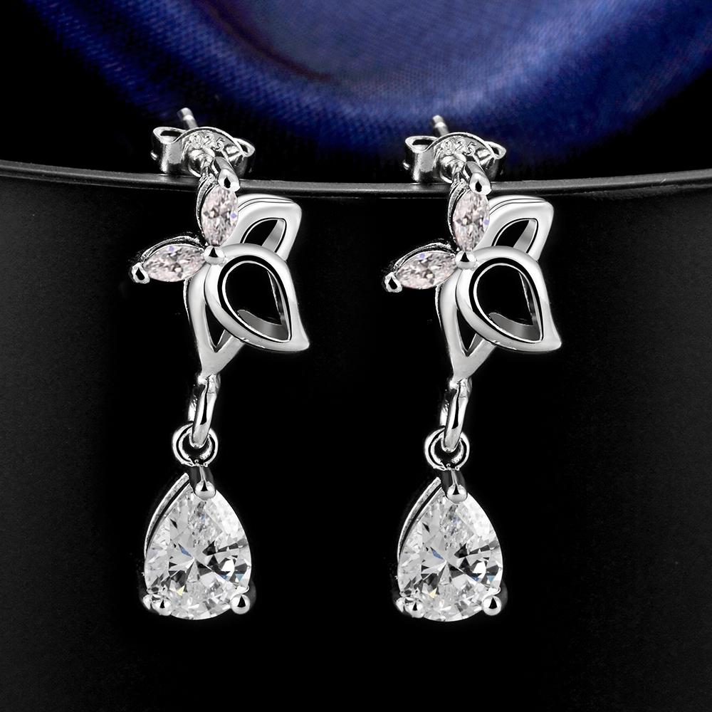 Drop Earring in 18k White Gold Plated with Austrian Crystals