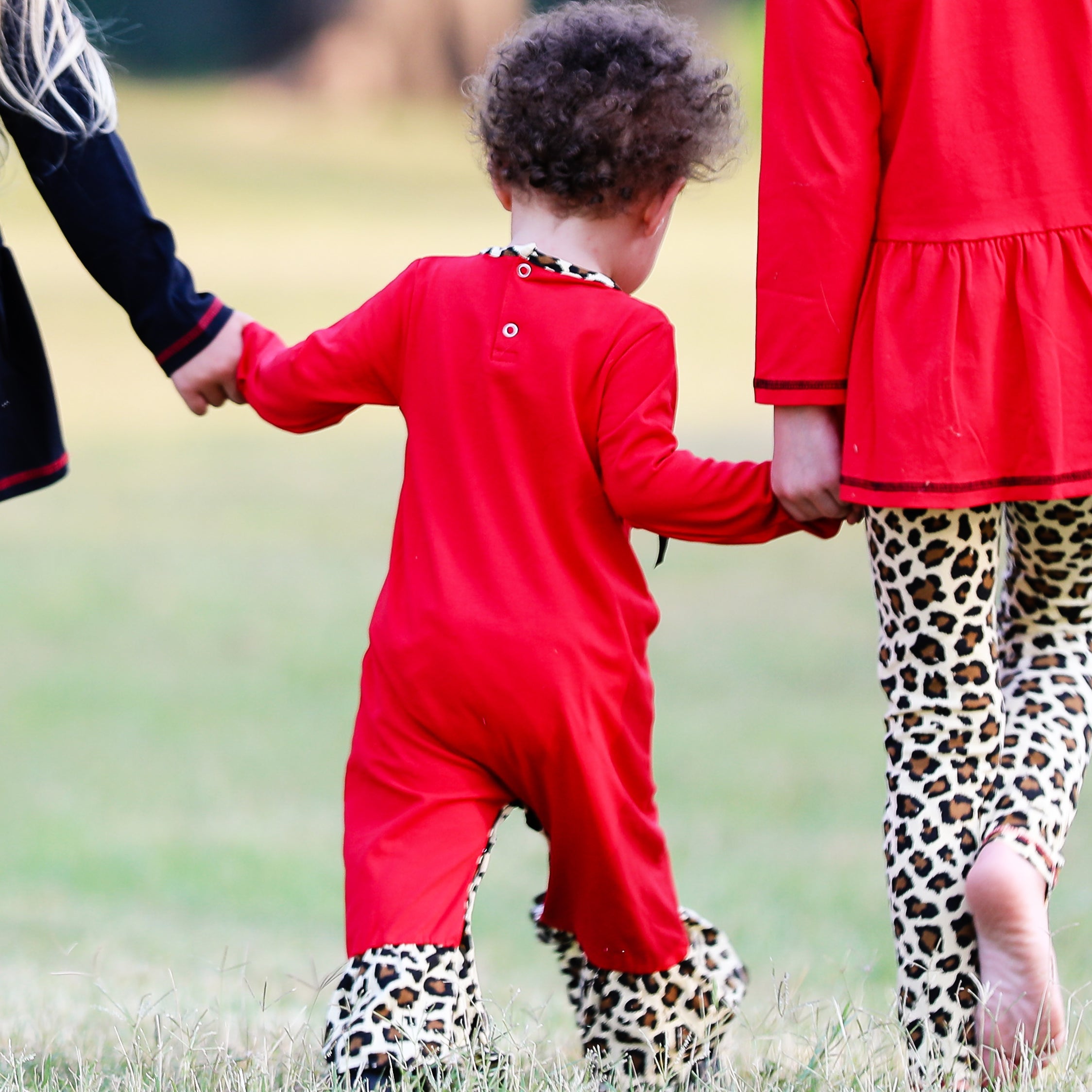 AnnLoren Baby Girls Leopard Valentines Holiday Heart Romper Outfit One