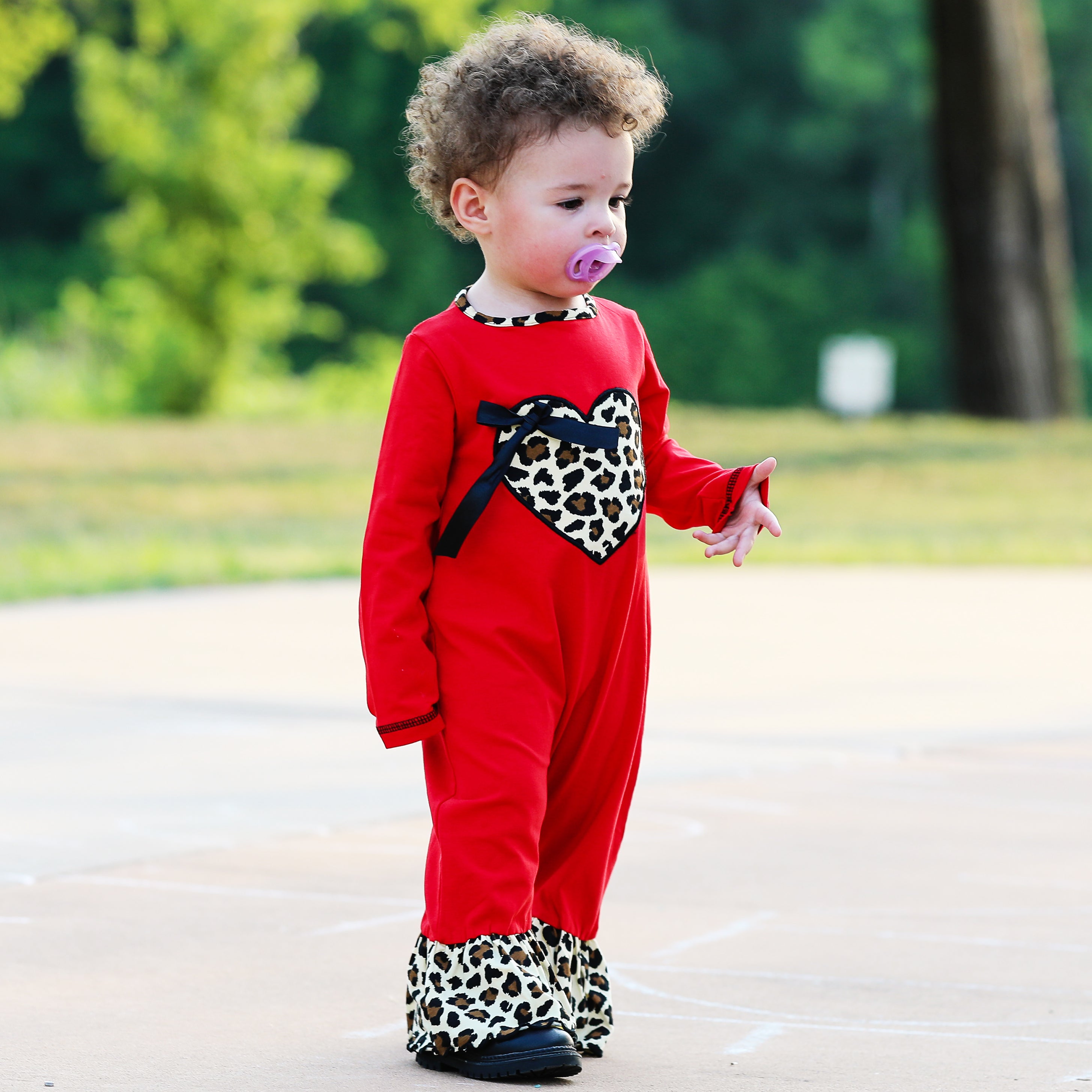 AnnLoren Baby Girls Leopard Valentines Holiday Heart Romper Outfit One