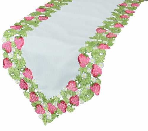 XD8172 Strawberry Patch Table Runner - Zomdo Marketplace | Zomdo.com