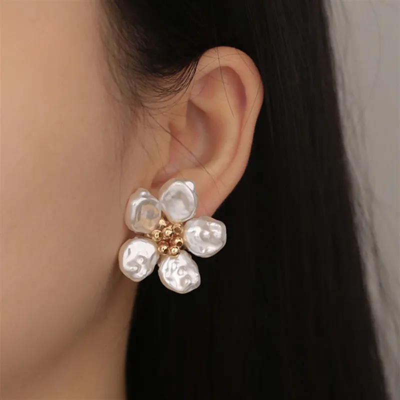 Chic French Retro Pearl Stud Earrings