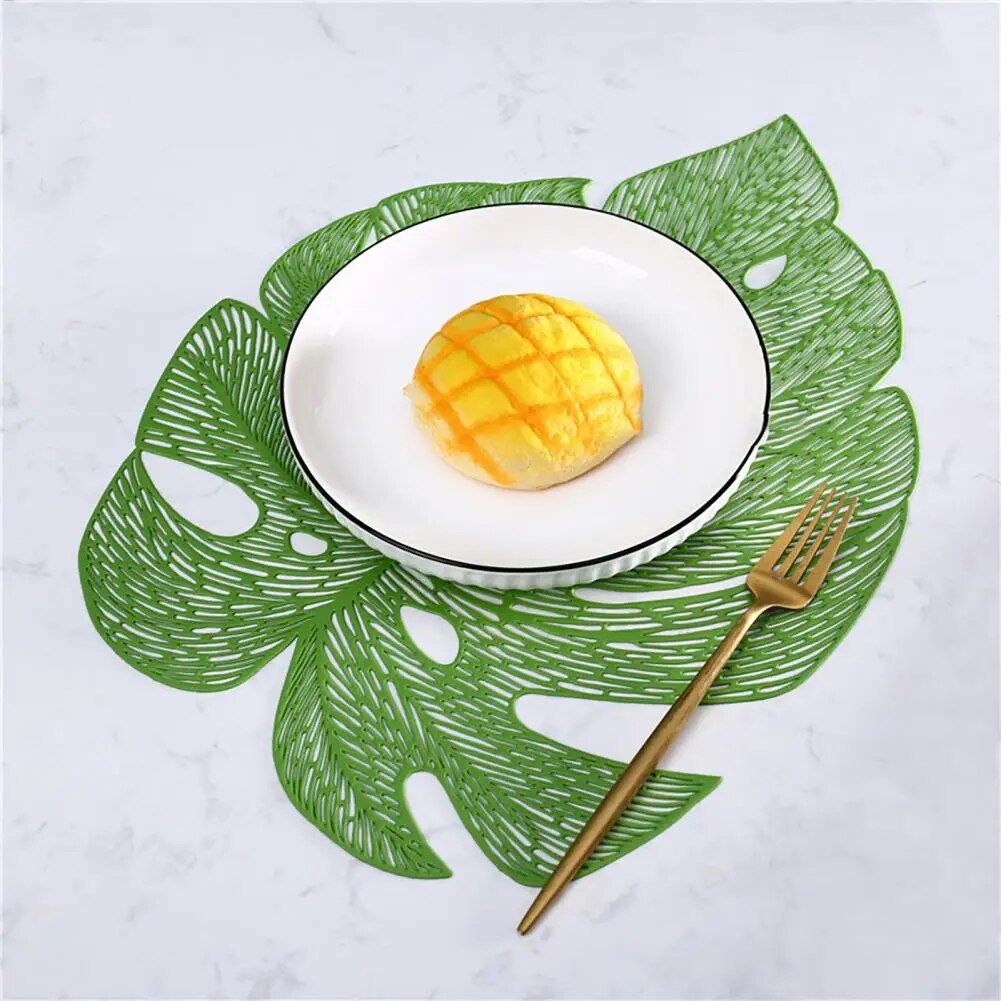 Elegant Nordic Leaf-Shaped Table Mat - Heat-Resistant, Non-Slip Dining Placemat