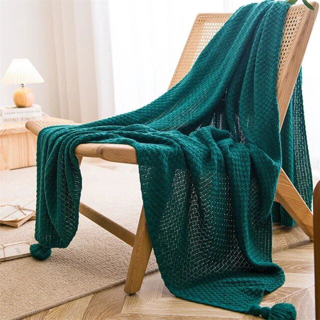 Luxurious Chunky Knit Tasseled Throw Blanket - Soft Acrylic Waffle Embossed Bedspread