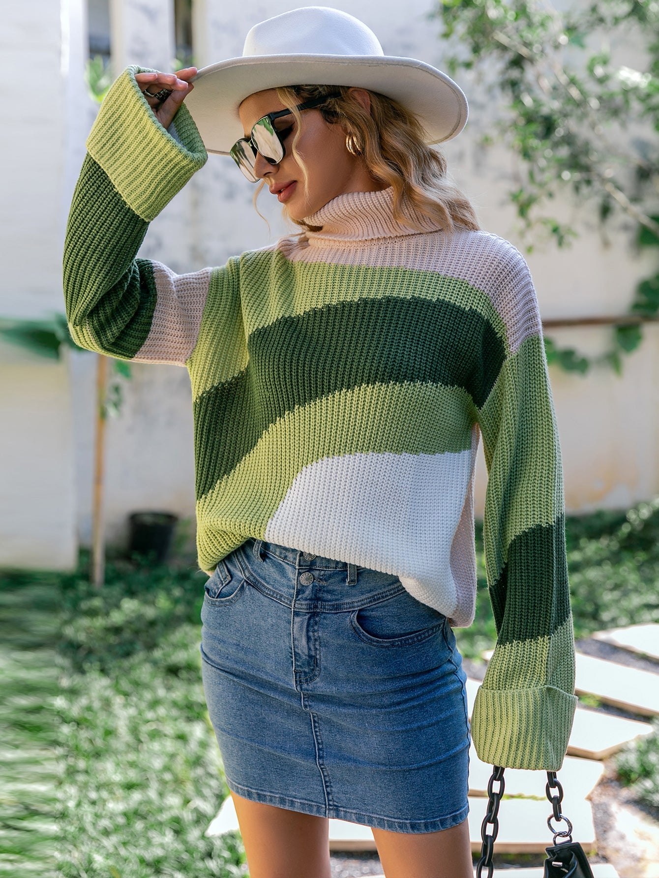 Color Block Cuffed Sleeve Rib-Knit Turtleneck Sweater