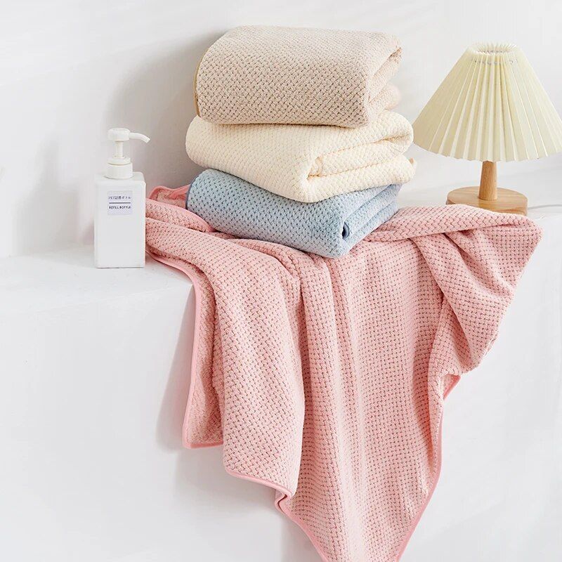 Luxurious Coral Velvet Bath Towel - Quick-Dry, Super Absorbent, Soft Touch