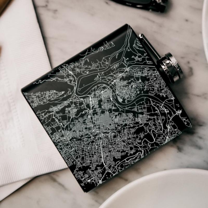 Chattanooga - Tennessee Map Hip Flask in Matte Black | Cyan Castor