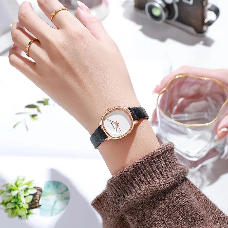 Elegant Quartz Leather Wristwatch for Women