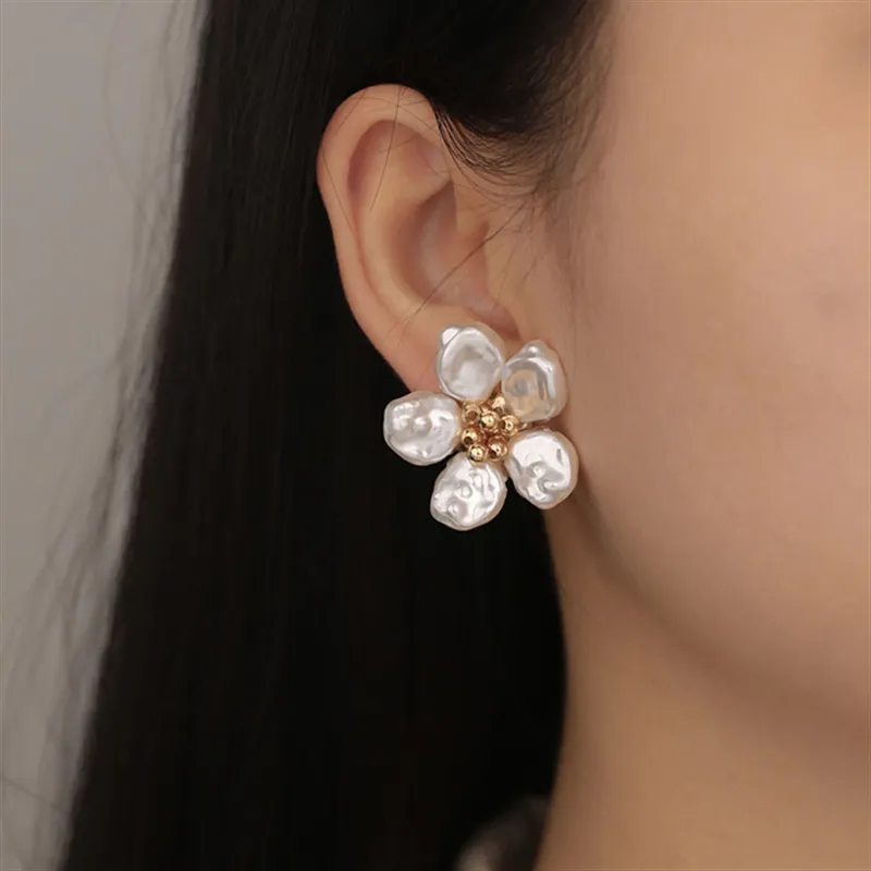 Chic French Retro Pearl Stud Earrings