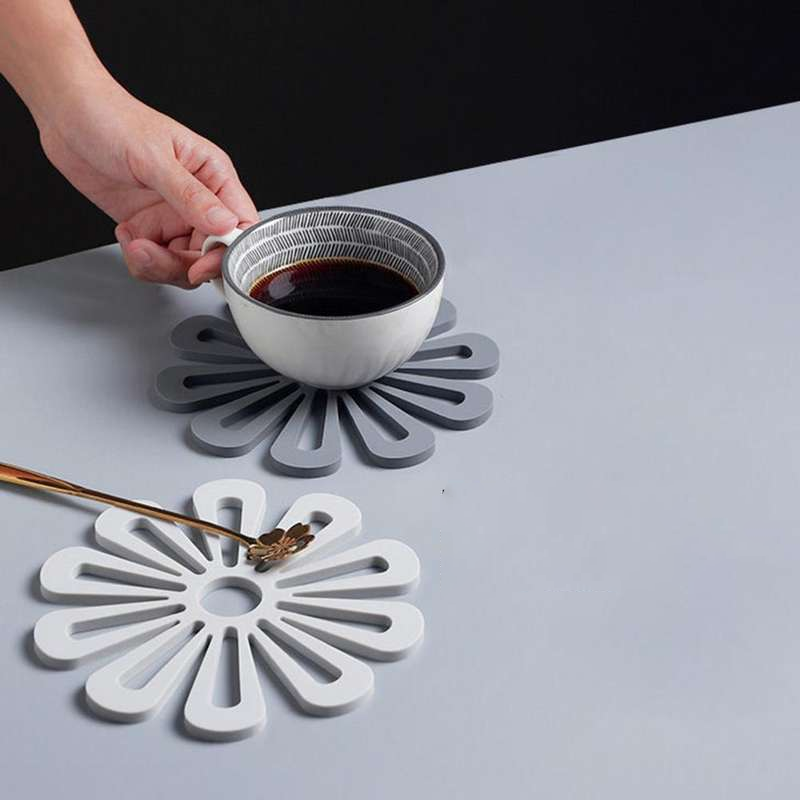 Modern Flower-Shaped Trivet Mat: Eco-Friendly TPR Pot Holder