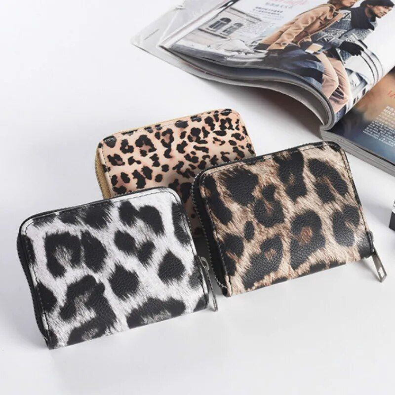 Chic Leopard Print Women's Compact Wallet with Multiple Compartments and Zipper Closure