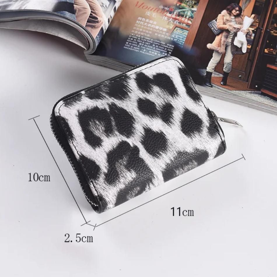 Chic Leopard Print Women's Compact Wallet with Multiple Compartments and Zipper Closure