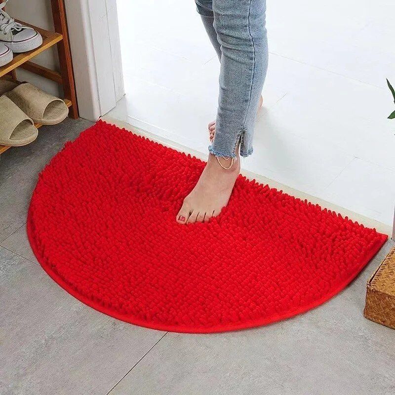 Luxurious Chenille Semi-Circle Bath Mat - Non-Slip, Absorbent & Soft Floor Rug