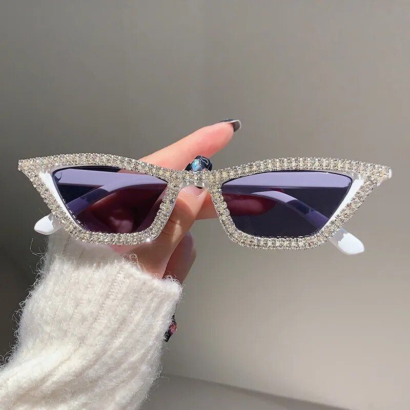 Chic Retro Triangle Cat Eye Sunglasses with Rhinestone Detail